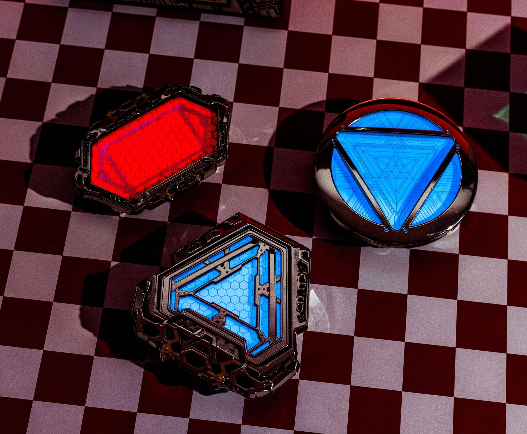 Marvel Iron Man 3-Piece Light-Up Arc Reactor Set Prop Replica