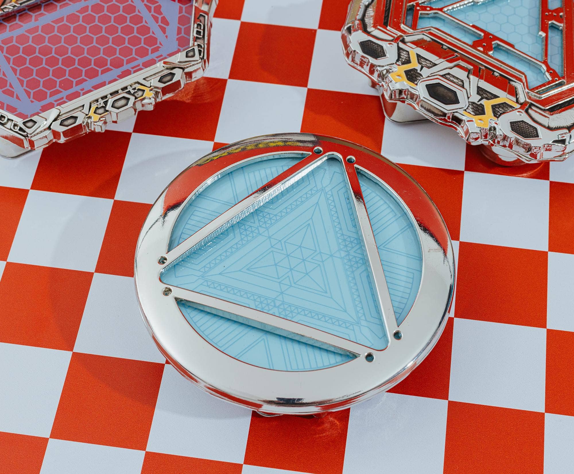 Marvel Iron Man 3-Piece Light-Up Arc Reactor Set Prop Replica
